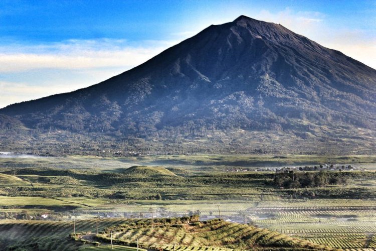 Gunung Kerinci Salah Satu Tujuan Pendakian Populer, Gunung Berapi Tertinggi di Indonesia