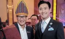 Sandiaga Uno Berbincang dan Berfoto Bersama Personel Super Junior Choi Siwon di KTT ASEAN