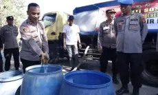 Polsek Ciparay Berikan Bantuan Air Bersih Gratis di Komplek Cikahuripan Ciparay Kabupaten Bandung