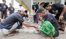 Warga Sumringah, Petebu Dukung Ganjar Beri Bantuan Paving Block
