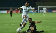 Ini Alasan Bojan Hodak Mengganti Banyak Pemain Gelandang Saat Persib Hadapi Bhayangkara FC
