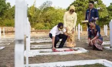 Rangkaian HUT ke-78 KAI, Jajaran Direksi Gelar Tabur Bunga di TMP Cikutra