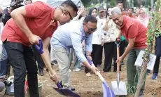 Dirjen Pengendalian Pencemaran dan Kerusakan Lingkungan Tanam Pohon di Cibinong