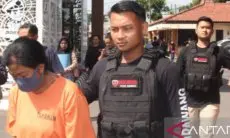 Jadi Bandar Judi Online, Perempuan di Karawang Diciduk Polisi