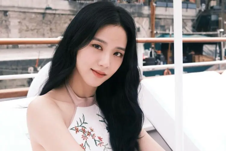 Ngevlog Libur dulu, Jisoo BLACKPINK Ganti Konten YouTube Karena Saran Penggemar??