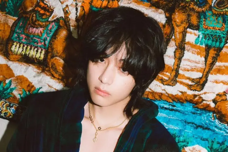 Jadi Fans yang Sukses, V BTS kini Berteman dengan Artis K-Pop yang Menginspirasinya jadi Idola