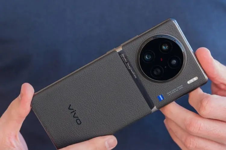 Seri Vivo X100 Segera Diluncurkan, Intip Spesifikasi HP dengan Layar yang Tahan Air dan Debu