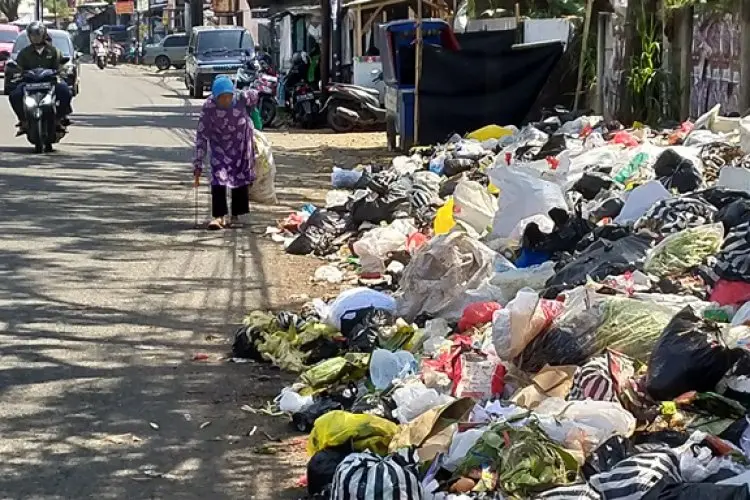 Tumpukan Sampah Semakin Memprihatinkan di Kabupaten Bandung
