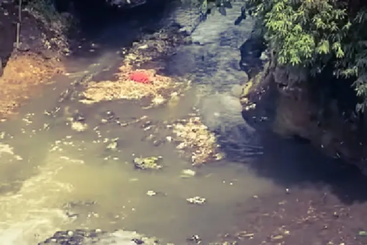 Netizen Geram dengan Aksi Buang Sampah di Sungai Citopeng,  Pelaku Sedang Diburu Satpol PP Cimahi
