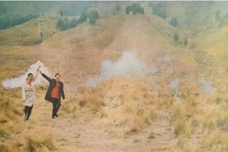 Identitas Pengantin yang Foto Prewedding di Bukit Teletubbies Bromo Terungkap, Ini Sosoknya!