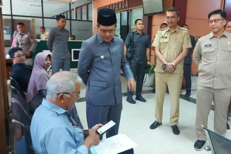 Sidak ke Bapenda Kabupaten Bandung, Dadang Supriatna Bilang Bebas Denda Pajak Diperpanjang