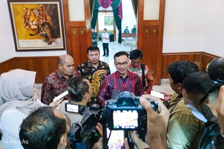 Kepala BKKBN Kukuhkan Ketua Umum Persit KCK Jadi Bunda Asuh Stunting