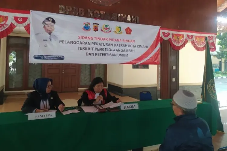 Puluhan Warga Cimahi yang Terkena OTT Membuang Sampah Sembarangan Jalani Sidang Tipiring, Ini Sanksi yang Diberikan Hakim