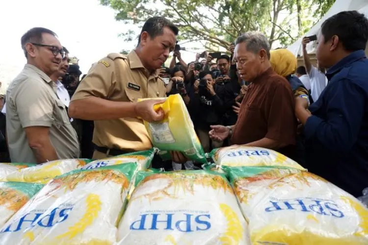 FOTO: Operasi Pasar Beras Medium di Kota Bandung