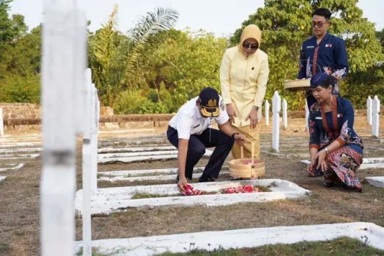 Rangkaian HUT ke-78 KAI, Jajaran Direksi Gelar Tabur Bunga di TMP Cikutra