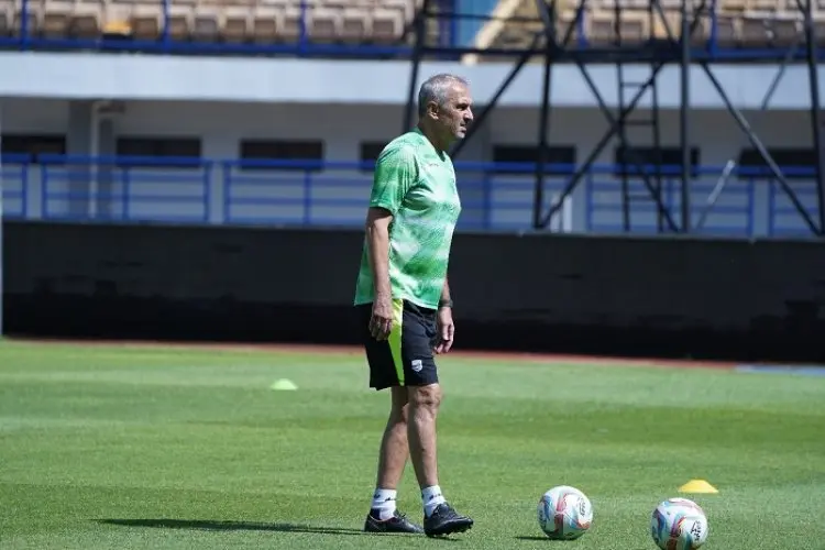 Ini Alasan Bojan Hodak Rekrut Asisten Baru di Persib