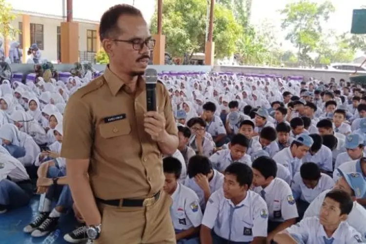 DLH Gelar Sosialisasi tentang Cara Mengatasi Sampah ke Siswa SMAN 1 Palimanan Cirebon