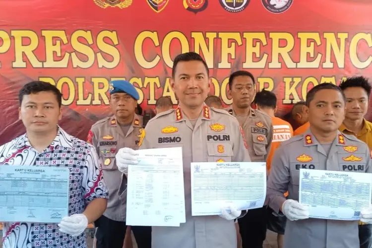 Polisi Berhasil Ungkap Pemalsuan KK Dalam PPDB, Tetapkan Lima Orang Tersangka