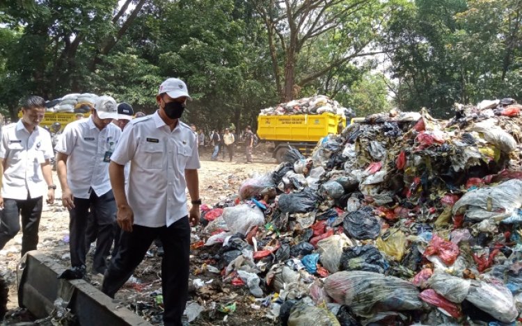 Sampah di TPS Kota Bandung Mulai Bergerak ke TPA Sarimukti