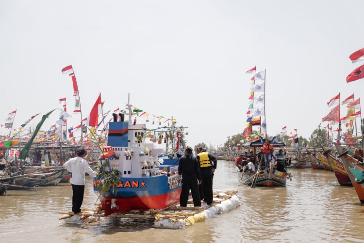 Dukung Pelestarian Tradisi dan Budaya, Nelayan Ganjar Ramaikan Pesta Laut Nadran di Kabupaten Cirebon 