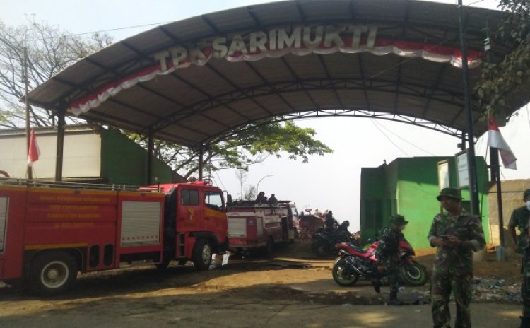 Sempat Berhenti, Helikopter Waterbombing Milik BNPB Kembali Diterjunkan ke TPA Sarimukti 