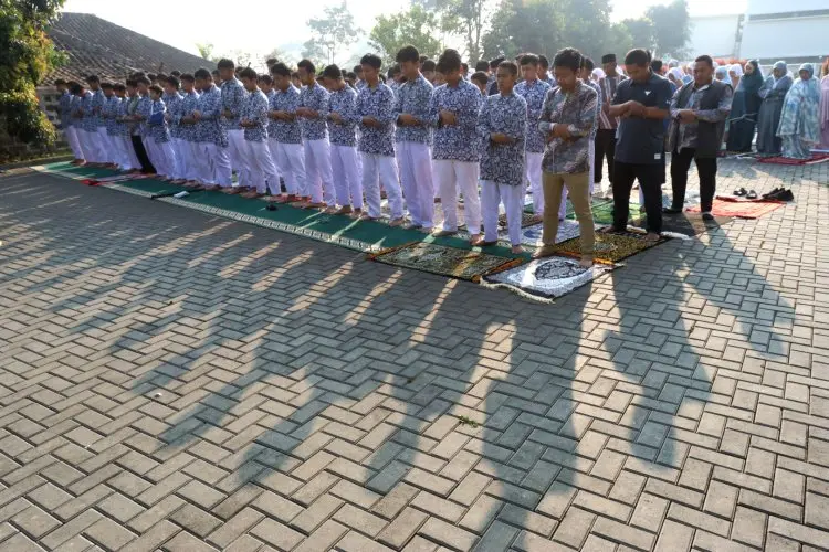 FOTO: Ratusan Siswa DHIS Laksanakan Salat Istisqa
