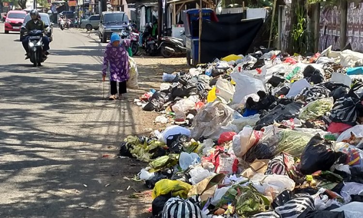Tumpukan Sampah Semakin Memprihatinkan di Kabupaten Bandung