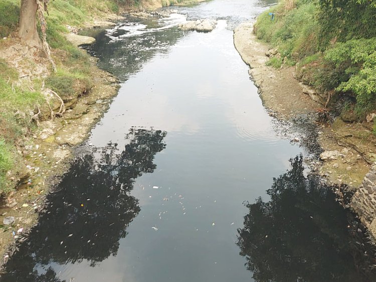 Pencemaran Sungai Cileungsi Makin Parah, Pemerintah dan Aparat Diminta Kibarkan Bendera Putih