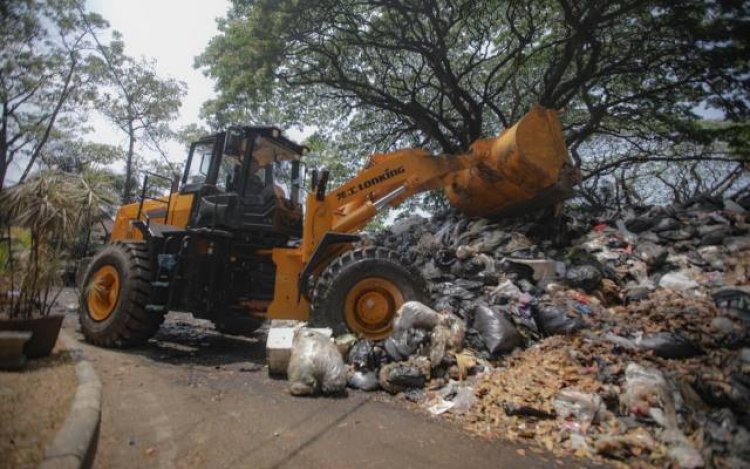 Ratusan Ton Sampah di TPS Taman Cibeunying Ditargetkan Dua Hari Terangkut