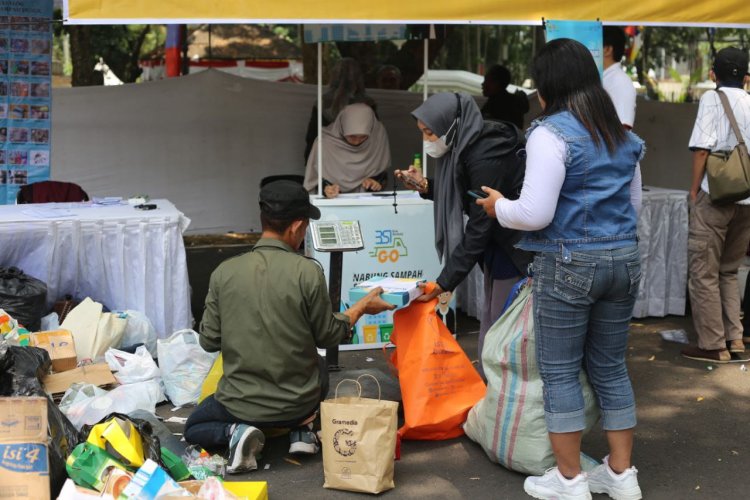 Dua Ton Sampah Beubah Jadi Diskon Belanja di Bandung Great 2023