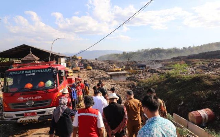 Tak Hanya Padamkan Api, Arsan Latif Bakal Kawal Penanganan Sampah di TPA Sarimukti