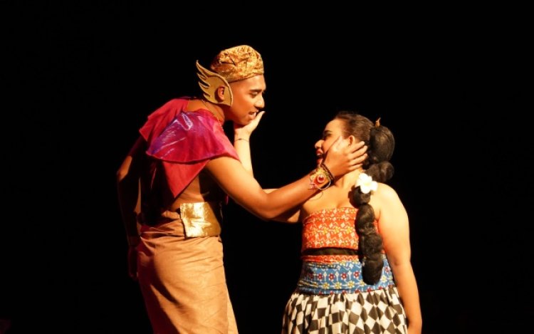 Teater Keliling Pentaskan Drama Musikal Calon Arang di Lima Kota 