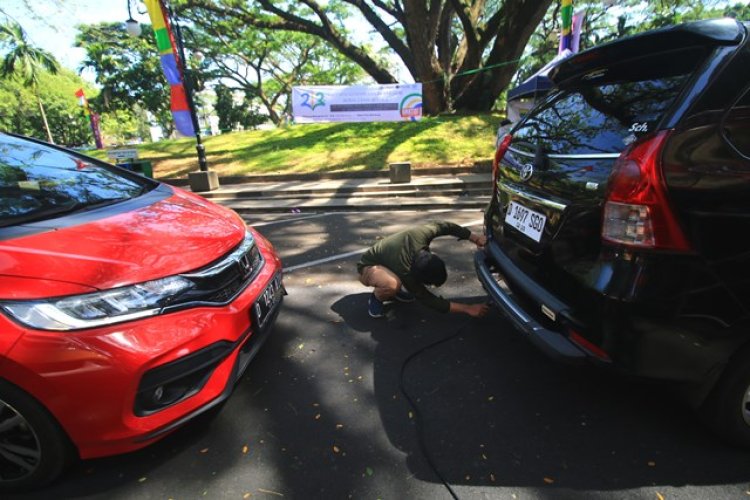 FOTO: Uji Emisi Kendaraan Bermotor di Balai Kota Bandung