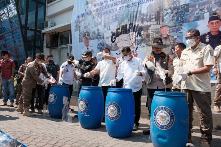 Pemkot Bandung Musnahkan Empat Juta Batang Rokok dan Barang Ilegal