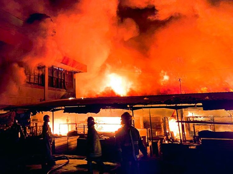 Asep Wahyuwijaya : Kucurkan Anggaran BTT untuk Tanggulangi Bencana Kebakaran di Pasar Leuwiliang