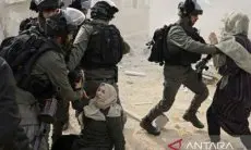 Ribuan Warga Palestina Protes Serbuan Warga Israel ke Al Aqsa
