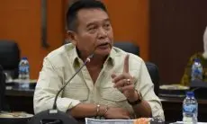 Tolak Alutsista Bekas, TB Hasanuddin Dorong Optimalisasi BUMNIP Produksi Secara Mandiri