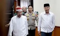 Bey Machmudin - Habib Luthfi Kawal  Kirab Merah Putih di GBLA