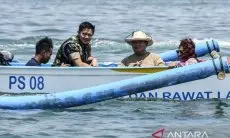 Tepati Janji, Prabowo Serahkan 10 Perahu Motor pada Nelayan Pangandaran