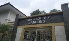 Dua Orang Siswa SMAN 2 Bandung Terpeleset Dari Lantai Dua