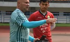 Pelatih Kiper Persib Puji Penampilan Nadeo Argawinata 