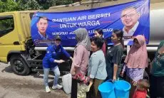 Partai Demokrat Jabar Pasok Bantuan Air Bersih Bagi Masyarakat Terdampak Kekeringan di Kota Bandung