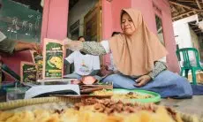 Tingkatkan Perekonomian, Istri Nelayan Ganjar Produksi Keripik Pisang