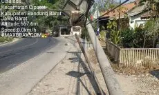Sebuah Tiang PJU di Jalan Bandung-Cianjur Ambruk, Dishub KBB Ungkap Penyebabnya 