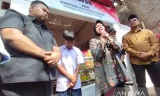 Mensos Langsung Datang ke Garut Demi Pastikan Remaja Merawat Ibunya yang ODGJ Terima Bantuan