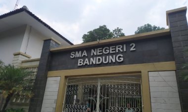 Dua Orang Siswa SMAN 2 Bandung Terpeleset Dari Lantai Dua - Inilahkoran.id