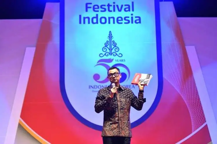 Jadi Tokoh Inspiratif Dunia, Biografi Jokowi Tulisan Darmawan Prasodjo Terbit di Korea
