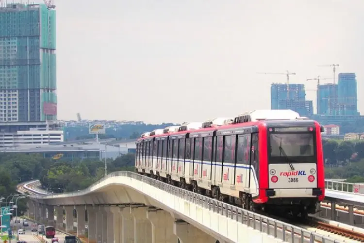 Tarif Spesial Rp80, Menhub Ajak Warga Jabodetabek Naik Transportasi Publik di HUT ke-80 RI