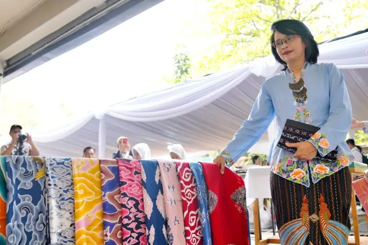 Hari Batik Nasional 2023, Momen Gaungkan Motif Batik dari Jawa Barat 