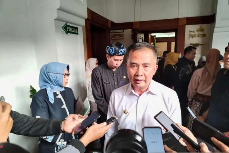 Sat set! Bey Triadi Geber Pembangunan 2 Koridor LRT Bandung Raya